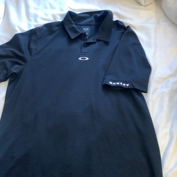 3 Oakley shirt in excellent condition at good price. - Picture 5 of 9